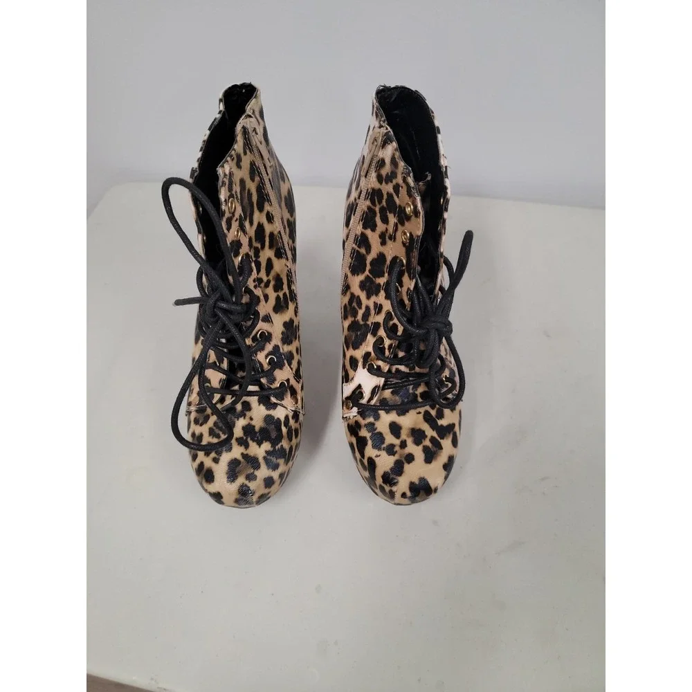 Charlotte Russe Leopard~Cheetah Print Size 8 Women's High Heels w/ zippers New